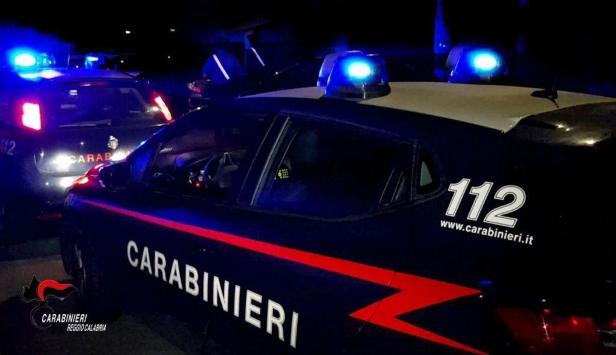 Roma, uomo cerca di entrare nella casa dei genitori anziani con un coltello a Casal Bruciato: arrestato dai carabinieri