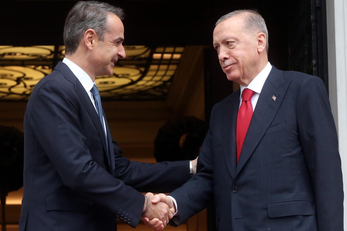 Incontro Erdogan-Mitsotakis ad Ankara, Turchia e Grecia insieme: "Si deve parlare per risolvere i problemi"