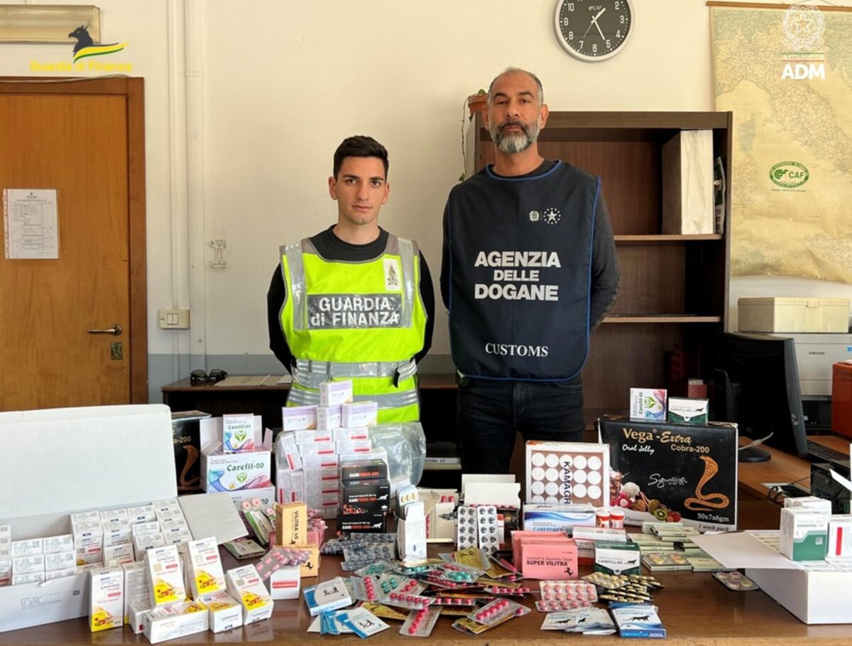 Farmaci provenienti dall'India, scattata la maxi operazione ad Ancona: sequestrate 2 milioni di dosi illegali per la disfunzione erettile