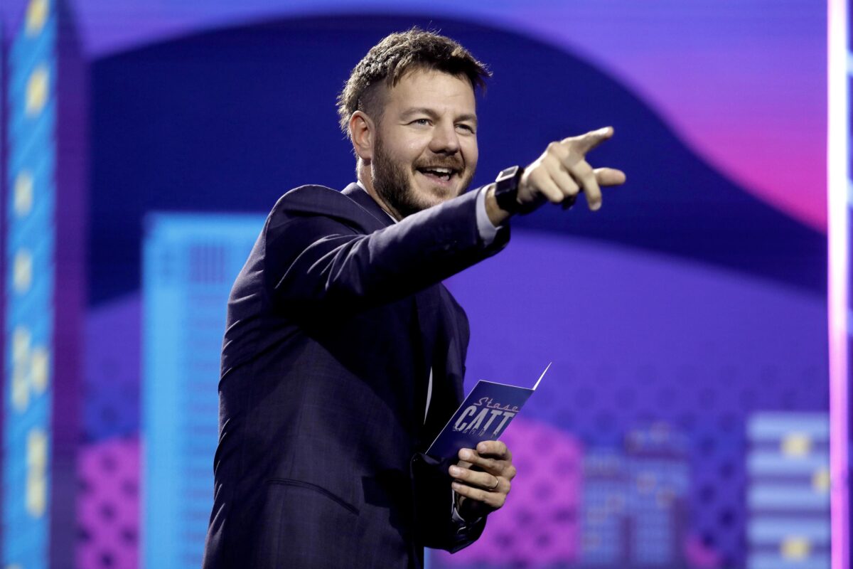 “Da vicino nessuno è normale”, grosso flop per il nuovo programma di Alessandro Cattelan su Raidue: la prima serata raccoglie solo il 5% di share