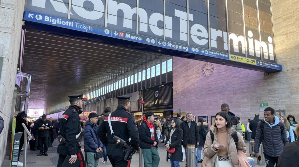 Roma, omicidio a Termini: arrestato il 40enne che ha ucciso a coltellate un connazionale