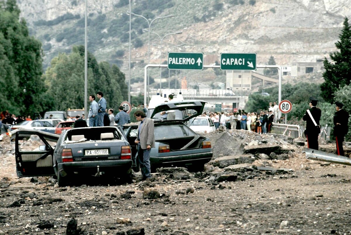 Strage di Capaci, il ricordo nel 32esimo anniversario della morte del giudice Falcone. Palermo, partito il corteo di sindacati, studenti e associazioni. Grasso: "Ancora oggi non c'è verità per intero"