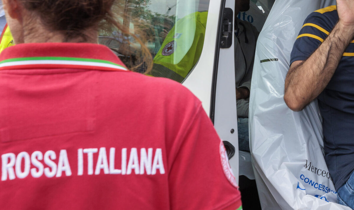 Ravenna, sbarcati 52 migranti: terminati in serata gli adempimenti sanitari