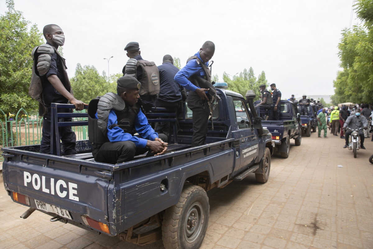 Mali, attentato jihadista in un villaggio vicino a Diallassagou: 18 morti e 21 feriti