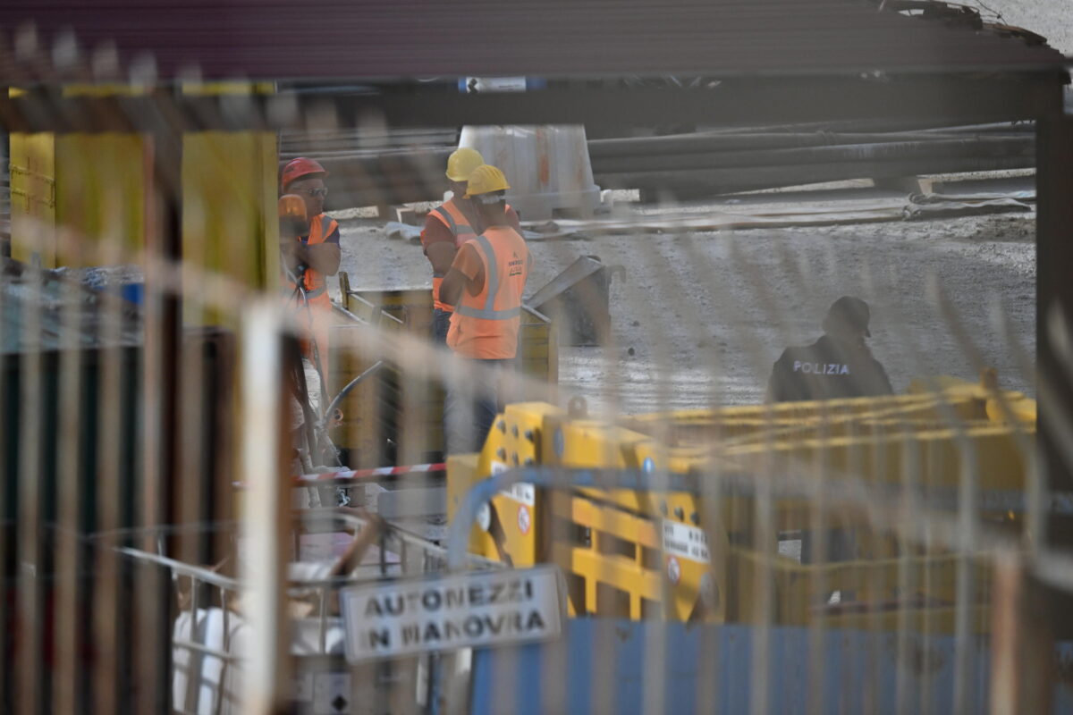 Pesaro, incidente sul lavoro a Gallo di Petriano: operaio muore schiacciato da un macchinario