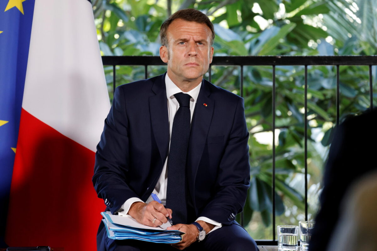 Guerra in Ucraina, Macron annuncia l'invio di nuovi caccia a Kiev entro il 2025. Vannacci: "Putin non è peggio di Stalin, vale la pena negoziare"