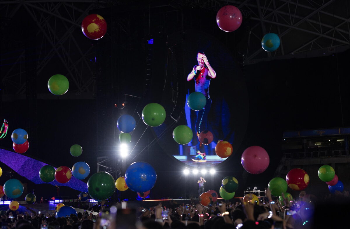 Coldplay rEvolution e il segreto della musica eterna: in uscita la biografia sul gruppo di fama internazionale presto negli stadi italiani