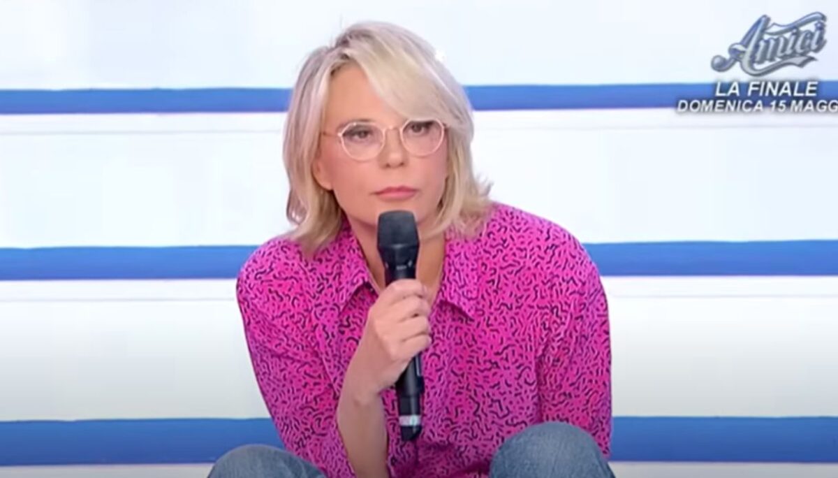 Uomini e donne, Maria De Filippi sbotta: "Tu che ca*** vuoi?", lo sfogo della conduttrice