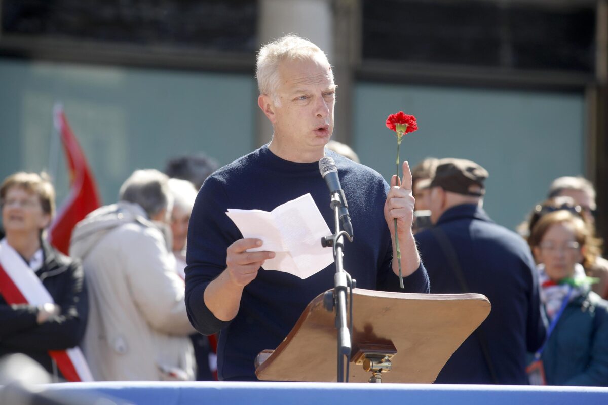 Salone del Libro, Antonio Scurati a Torino torna sul monologo del 25 aprile: "Intellettuali indicati dal Governo come nemici"