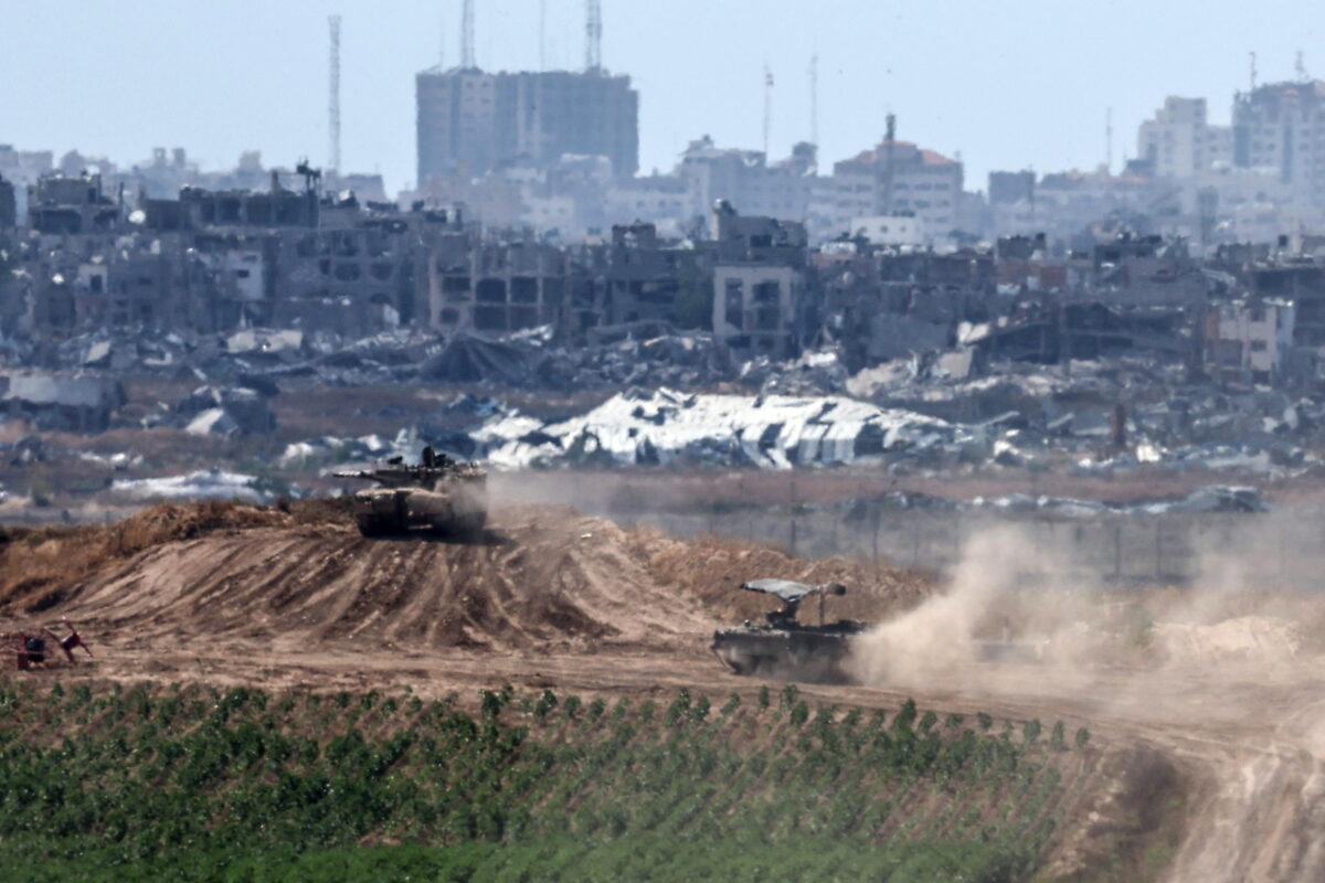 Guerra a Gaza, le forze di difesa israeliane pubblicano video di palestinesi armati in una base Unrwa: "Ci sono ostaggi a Rafah"