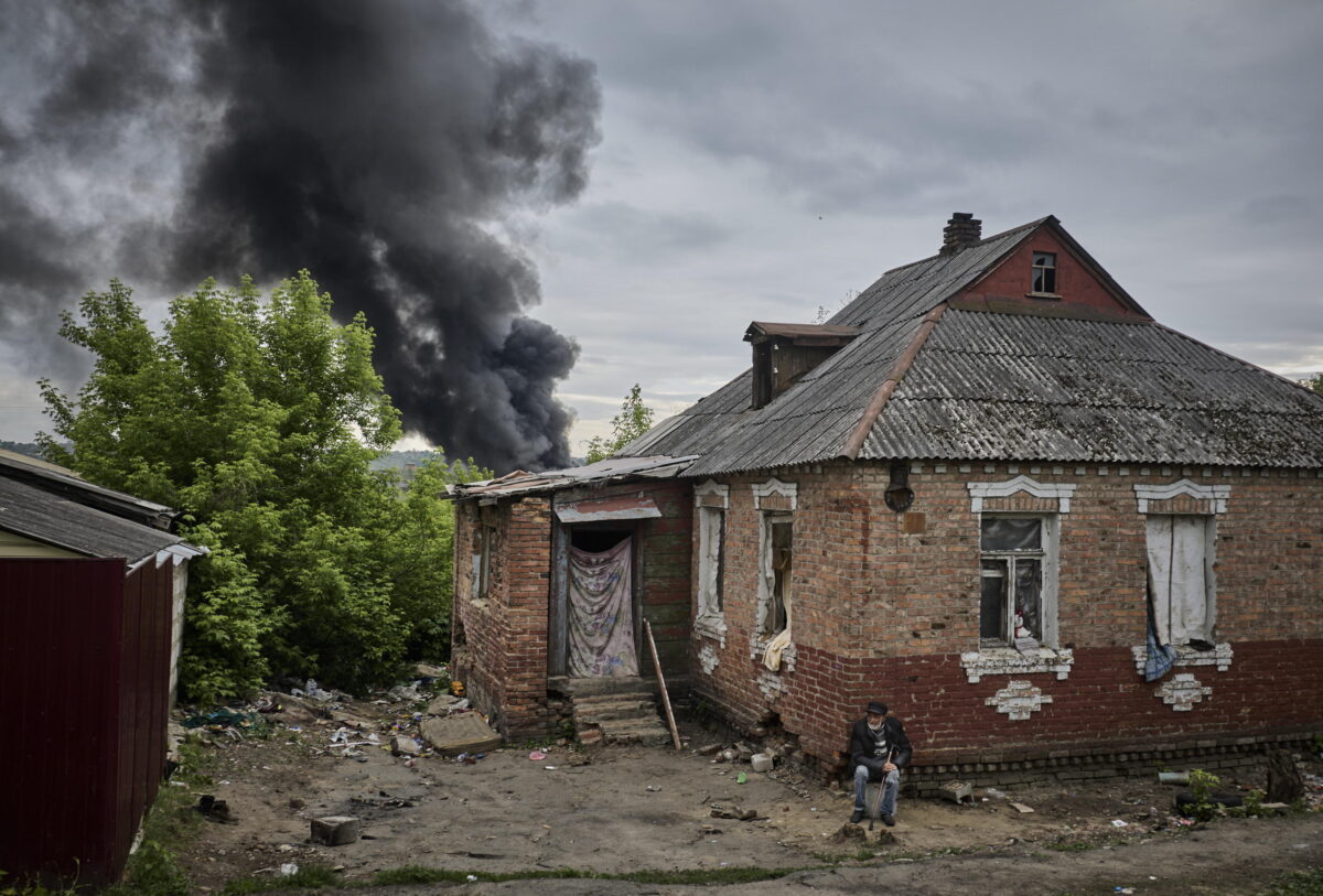 Guerra in Ucraina, attacchi russi su Kherson: 2 morti e un ferito. Quasi 10mila persone evacuate nella regione di Kharkiv