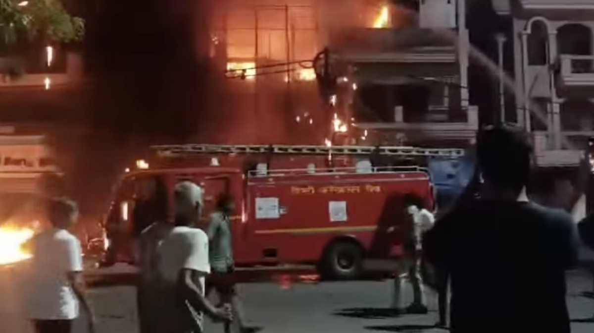 Dramma in India, incendio in un ospedale pediatrico a Nuova Delhi: morti sei neonati | VIDEO