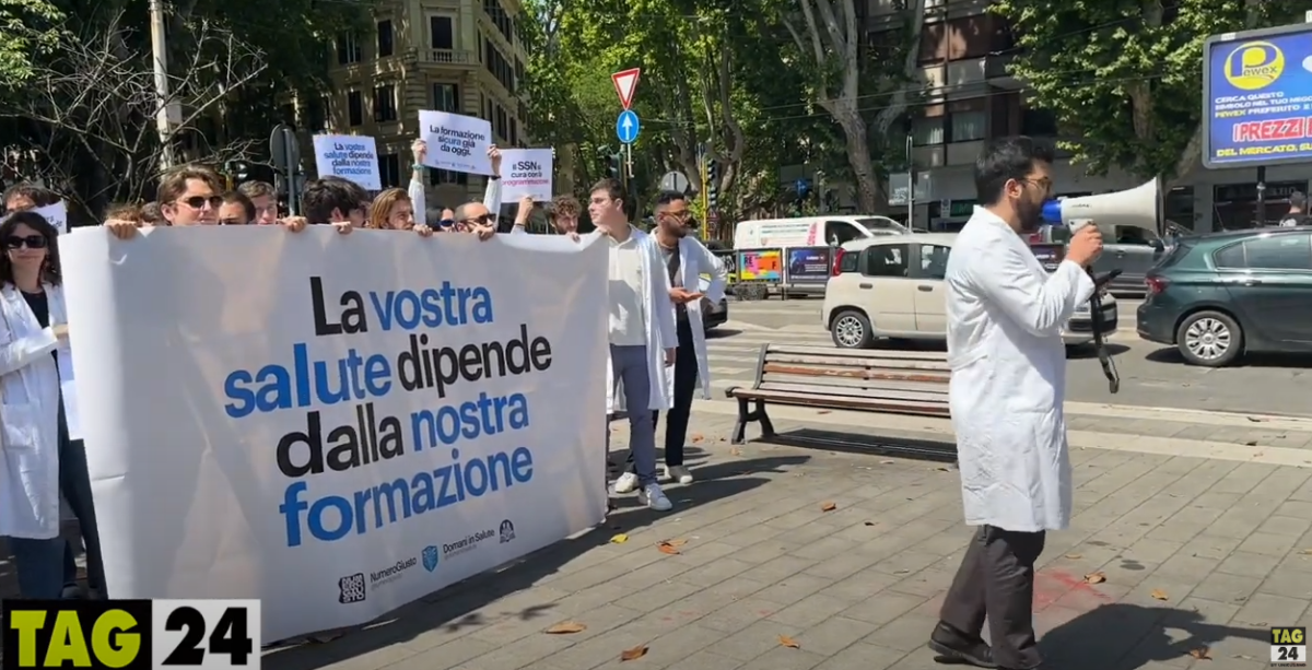 Manifestazione pro numero chiuso a medicina a Roma, studenti e specializzandi: "Va difeso. Il futuro della sanità è nella formazione"| VIDEO