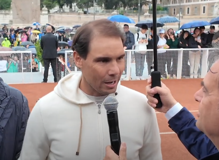 Roma, bagno di folla per Nadal a Piazza del Popolo: "Sensazione unica, ricordo più bello con Federer nel 2006" | VIDEO