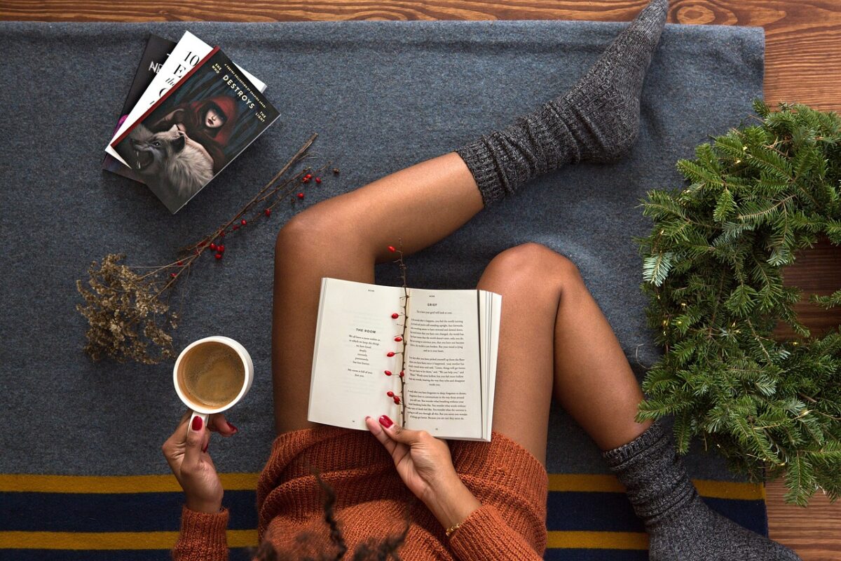 Silent reading party a Bari, l'organizzatrice: "Via i cellulari per riscoprire il piacere della lettura. A volte serve non essere multitasking"