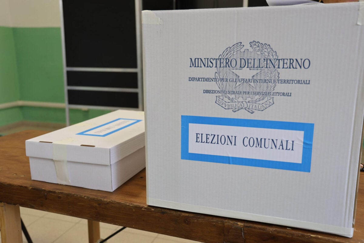 Ballottaggi comunali 2024, dati sull'affluenza in calo alle 12: ha votato solo l'11,98%