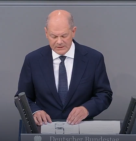 Germania, il cancelliere Scholz parla di sicurezza dopo gli attentati di Mannheim: "Rimpatrieremo i criminali e combatteremo il terrorismo. L'AfD? Amici di Putin" | VIDEO