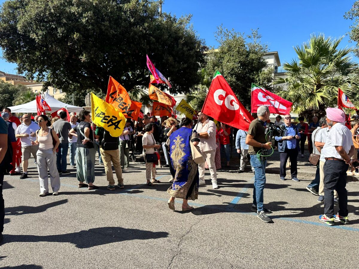 Bracciante indiano morto, manifestazione a Latina oggi di Cgil e opposizioni | FOTO e VIDEO