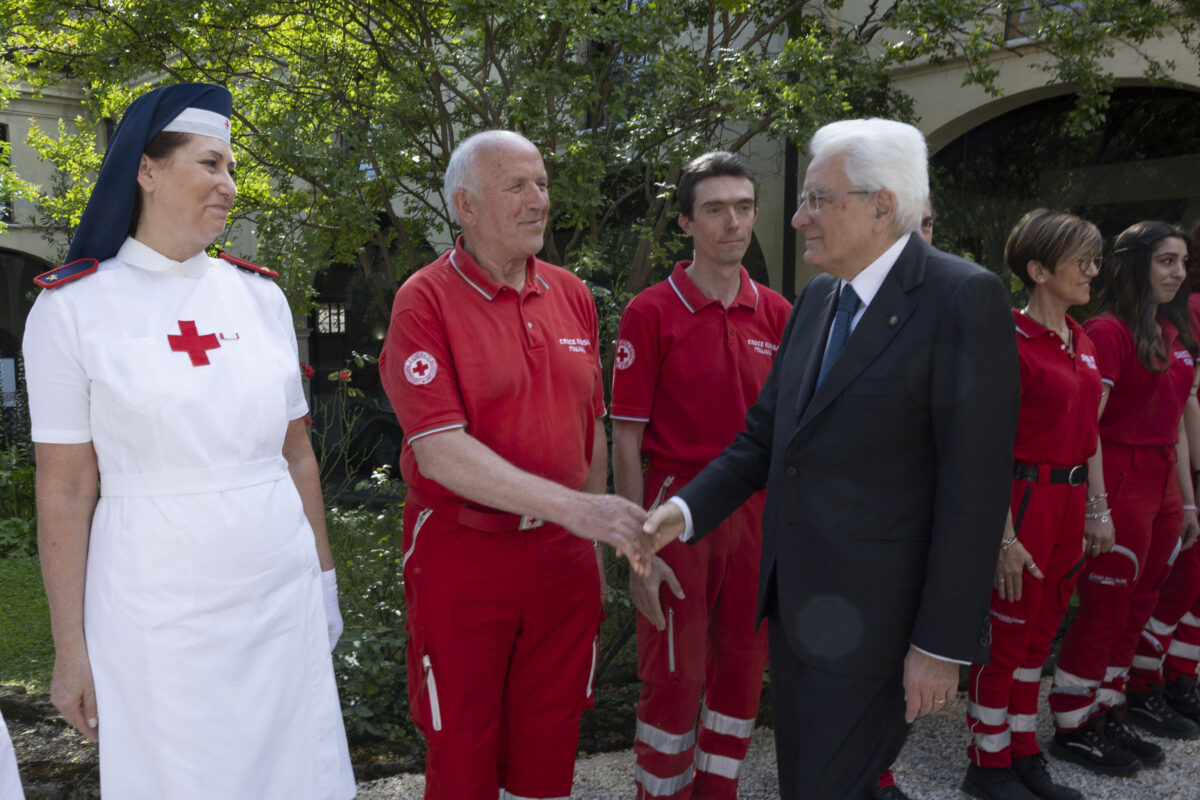 Mattarella al 160esimo anniversario della Croce Rossa italiana: "Il volontariato è indispensabile"