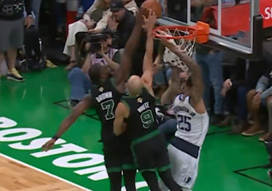 NBA, Boston vince ancora con Dallas. White con una stoppata evita la rimonta | VIDEO