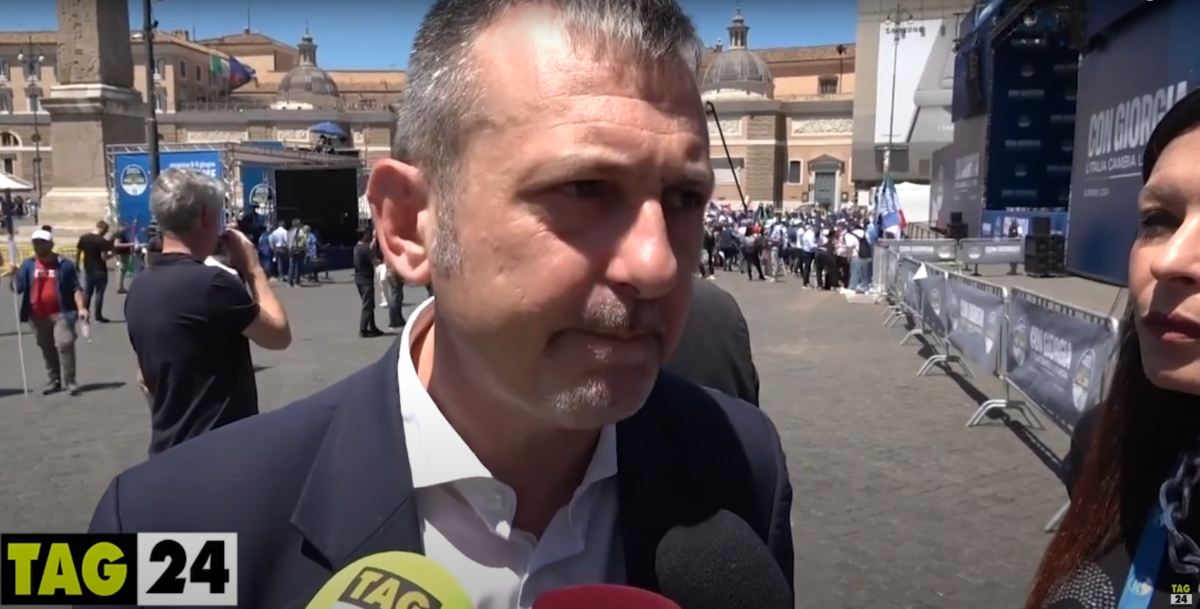 Manifestazione FDI a Roma, Delmastro sulla riforma della giustizia: “Chiunque capirebbe che la tutela della magistratura è raddoppiata”| VIDEO