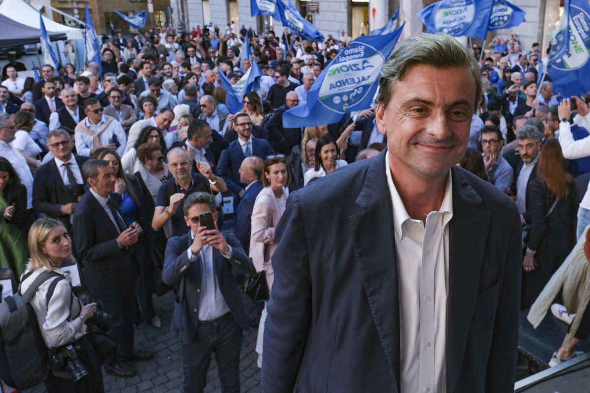 Elezioni Europee 2024, scatta il conto alla rovescia. Calenda a Napoli: “Nessun derby di centro con IV”. Chiudono a Roma Rizzo e Toscano per DSP. Oggi tocca a PD, M5S e Noi Moderati