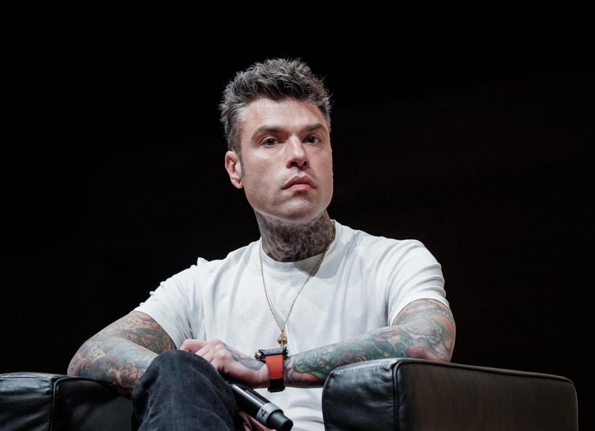 Fedez grande assente ai Tim Summer Hits: cosa è successo al rapper? Fan in ansia