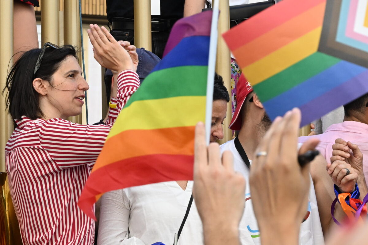 Roma Pride 2024, il 15 giugno più di un milione in corteo per la comunità Lgbtqia+. Elly Schlein sul carro con Gualtieri e Annalisa: "L’amore non si discrimina"