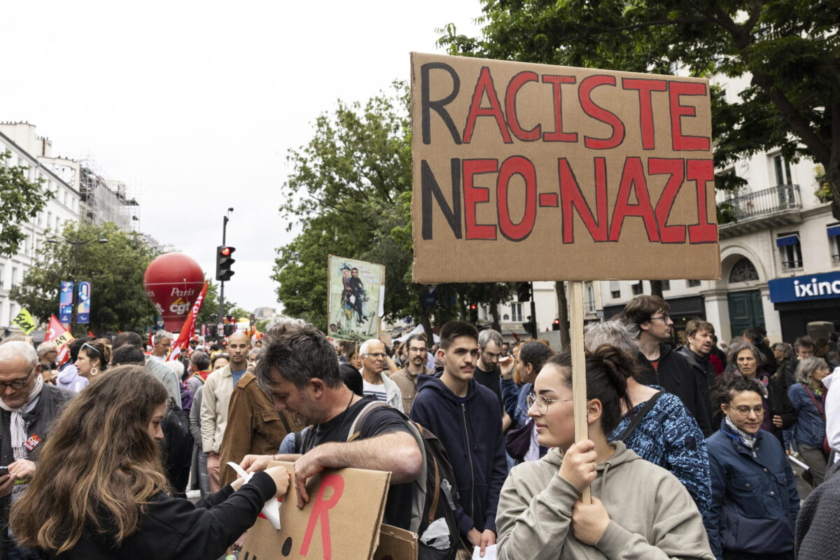 Francia, manifestazione antifascista a Lione: 15mila persone in piazza contro Rassemblement National | VIDEO