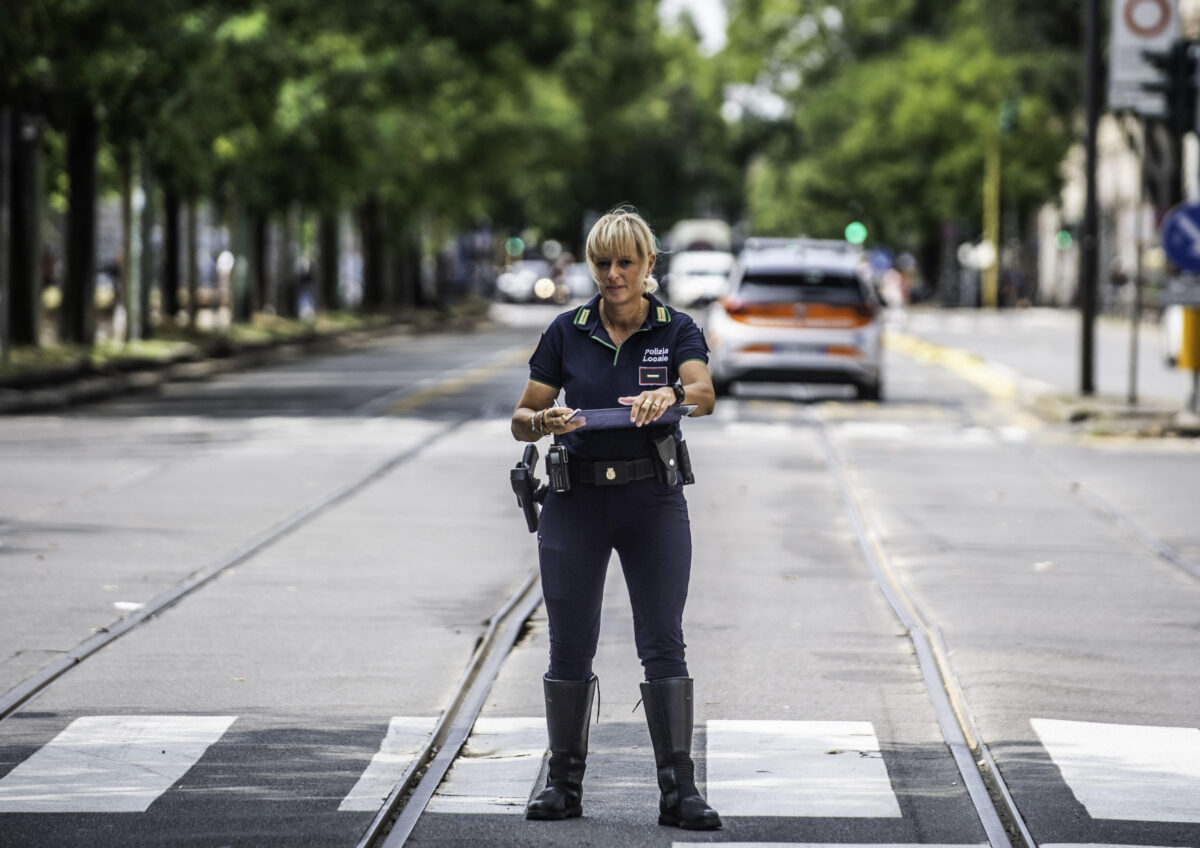 Milano, incidente in corso Europa a Rho: ciclista travolto da una betoniera, morto sul colpo