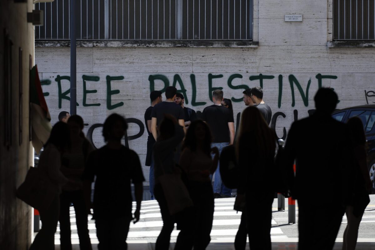 Milano, presentato il manifesto per il diritto allo studio e contro le discriminazioni. Balzano (studente UniMi): "Vogliamo promuovere il dialogo su quello che accade in Medio Oriente" | FOTO