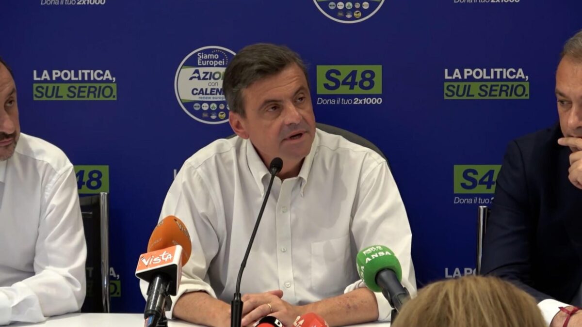 Carlo Calenda annuncia sui social: "Per qualche giorno sarò fuori gioco per un intervento chirurgico"