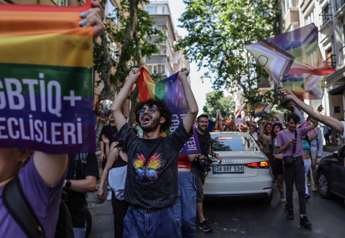 Gay Pride 2024 a Istanbul: decine di arresti fra i manifestanti per il corteo vietato | VIDEO