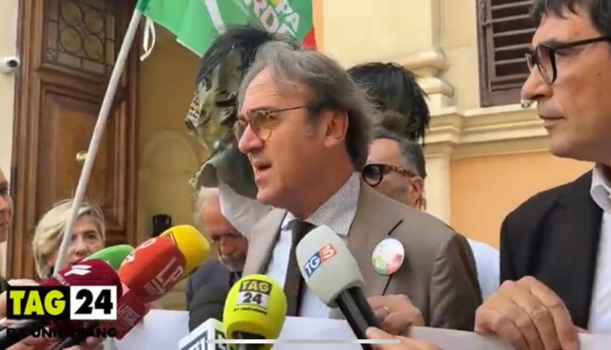 Crisi agricola, AVS presenta una proposta di legge contro i pesticidi: "Diciamo stop ai veleni introdotti da Meloni e Von der Leyen"