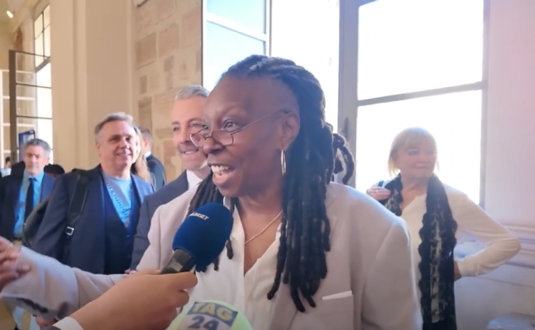 Whoopi Goldberg in Vaticano da Papa Francesco: “Lui in Sister Act 3? Vedremo” | VIDEO