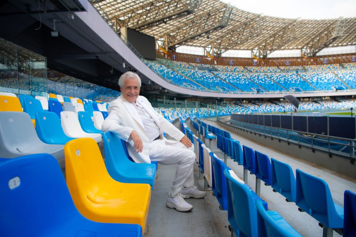 Concerto Nino D'Angelo Napoli 2024: scaletta, ospiti, biglietti e prezzi dell'evento che celebra gli anni '80 del cantautore allo Stadio Maradona