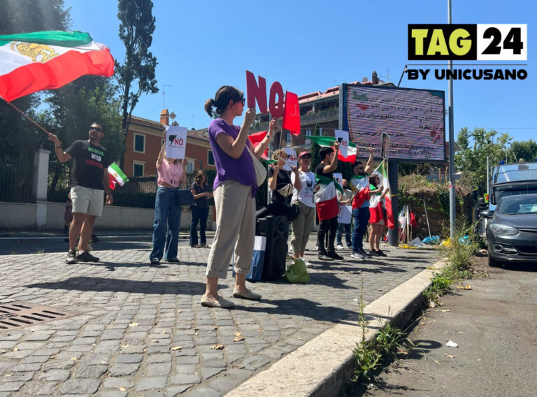 Elezioni presidenziali Iran 2024, "Donna, Vita, Libertà" all'ambasciata di Roma: "Stop al regime sanguinario" | FOTO e VIDEO