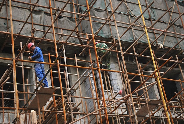 Palermo, incidente sul lavoro: operaio muore cadendo da un'impalcatura a Campofelice di Roccella