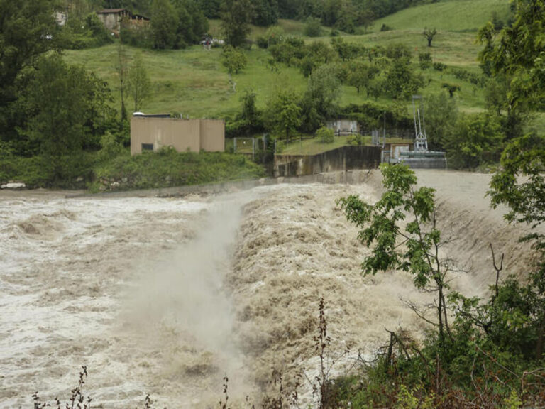 Assicurazione auto e casa per eventi atmosferici: ecco cosa sapere