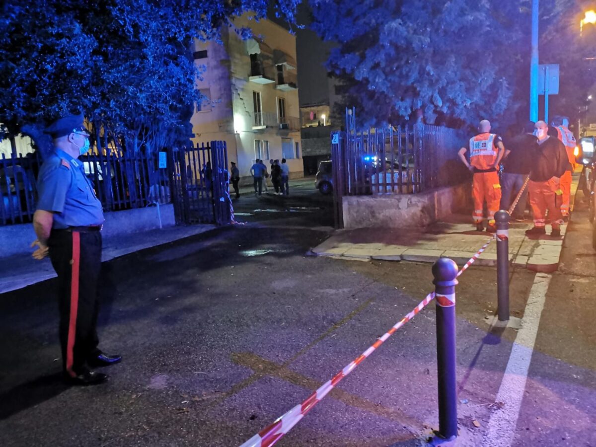 Lecce, tentato femminicidio a Racale: 21enne accoltellata dall'ex fidanzato, è grave. Lui non accettava la fine della relazione