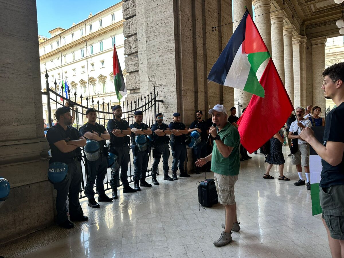 Herzog a Roma, Palazzo Chigi blindata per la visita del presidente di Israele, manifestazione della comunità palestinese | VIDEO