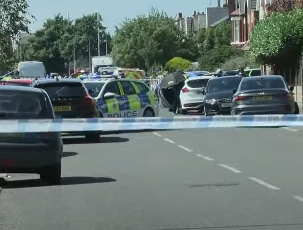 Regno Unito, accoltellamento vicino a Liverpool: uomo aggredisce otto persone a Southport, arrestato | FOTO E VIDEO