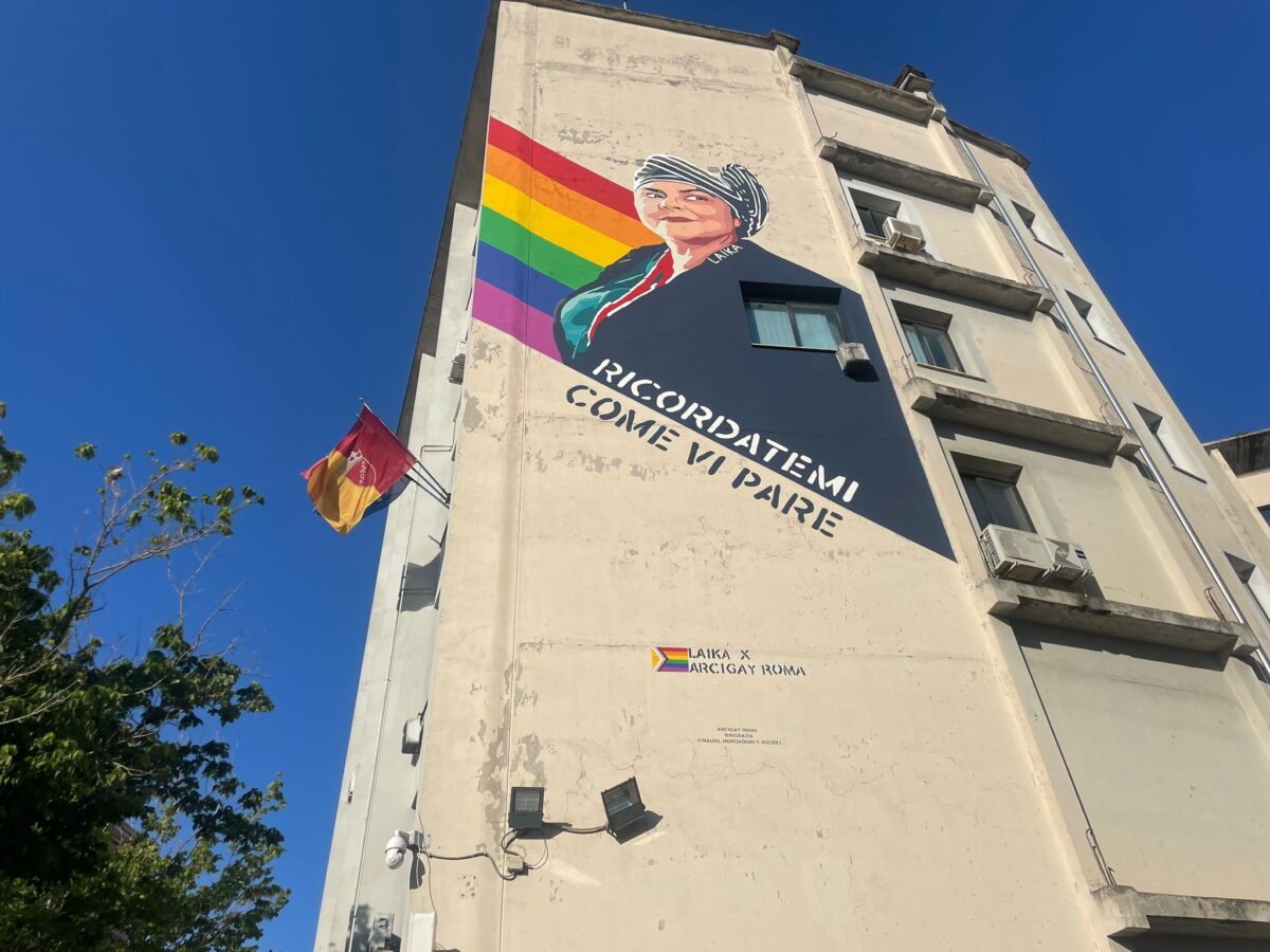 Murales per Michela Murgia, la street-artist Laika a Elly Schlein all'inaugurazione a Roma: "La sinistra dei palazzi torni a essere sinistra" | VIDEO