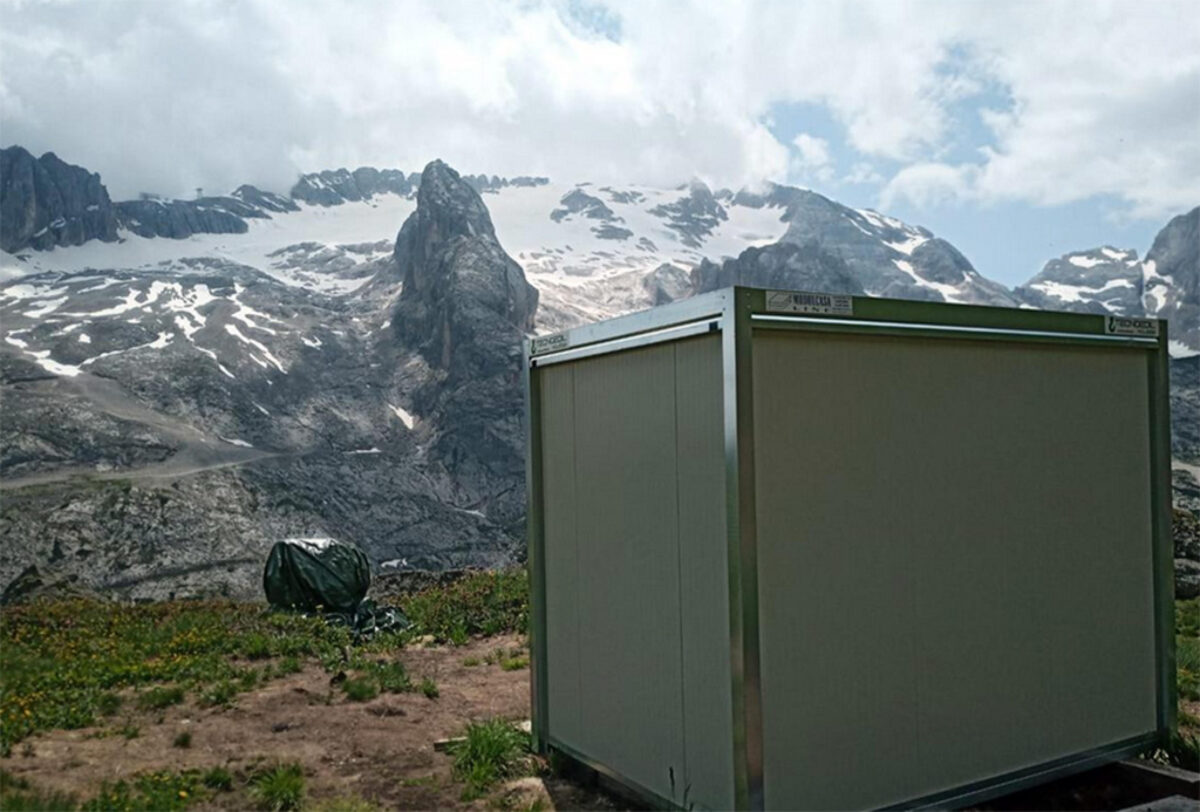 Passo San Pellegrino, famiglia scala in montagna senza equipaggiamento in Trentino: la follia nel video