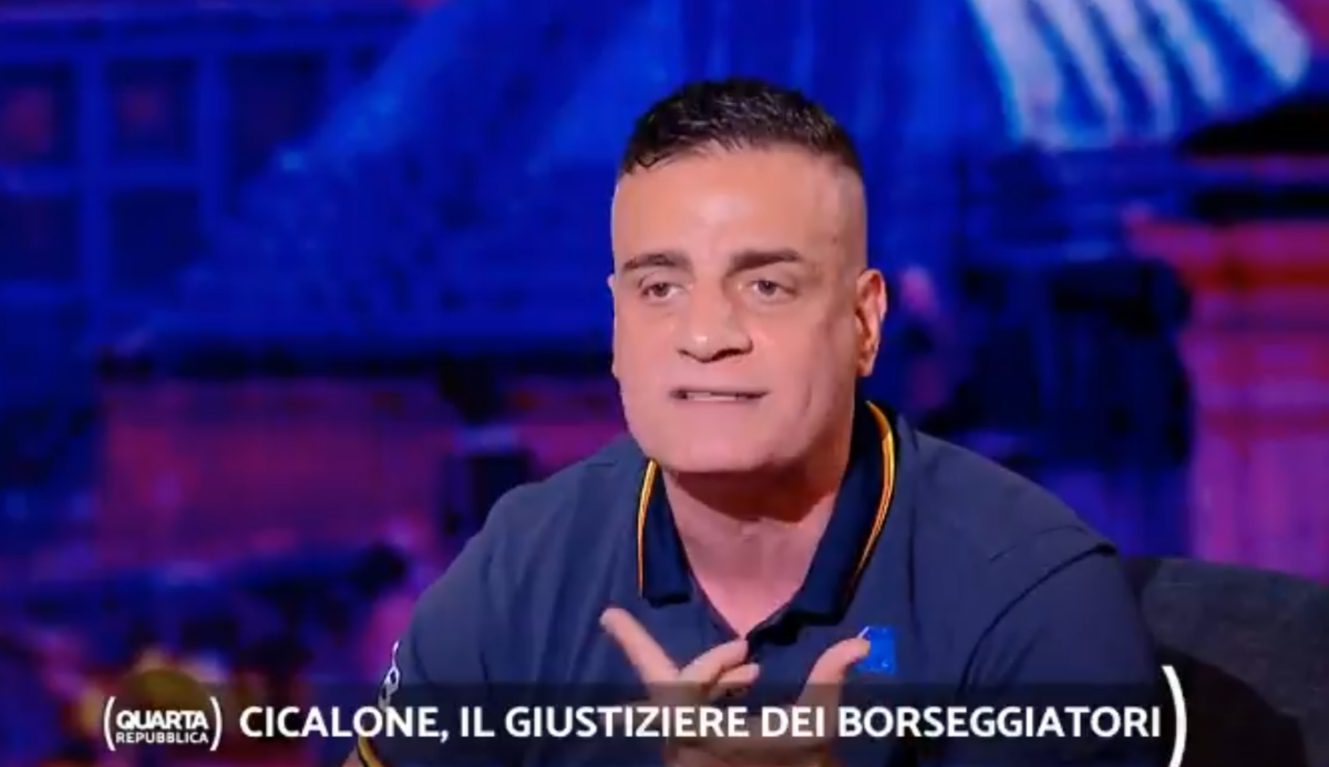 Cicalone-Sansonetti, botte da orbi fra lo youtuber ed il giornalista: "Ma quali pestaggi, quello che faccio è lecito!", "Non sei tu a fare la legge!"| VIDEO