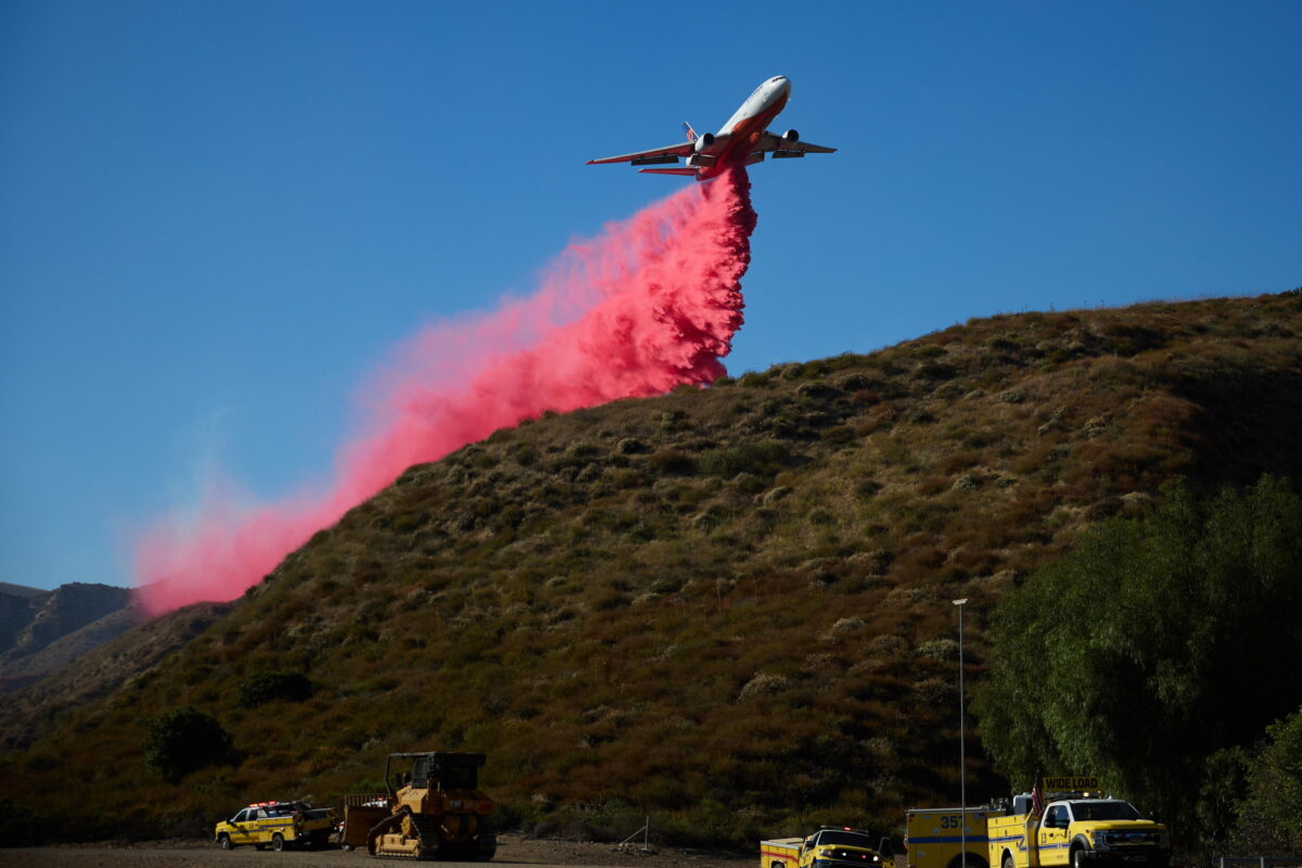 California, circa 30mila persone evacuate a causa di incendi boschivi | VIDEO