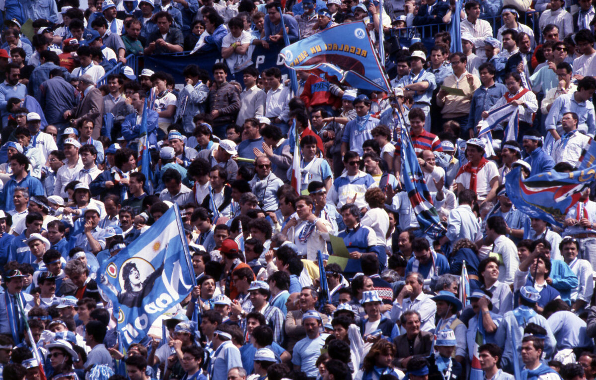 Il Napoli si rifà il look: cambia il logo, addio alla classica colorazione azzurra