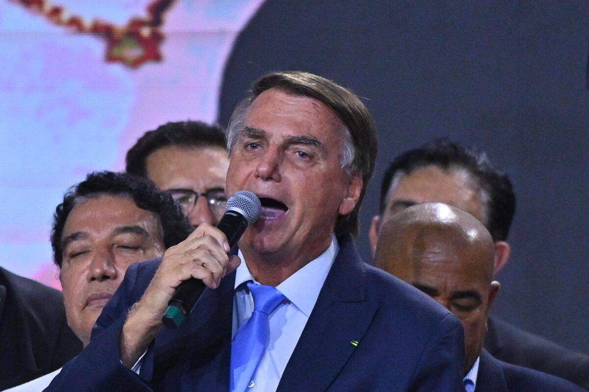 Brasile, guai per Bolsonaro: l'ex presidente è accusato di corruzione e appropriazione indebita di gioielli