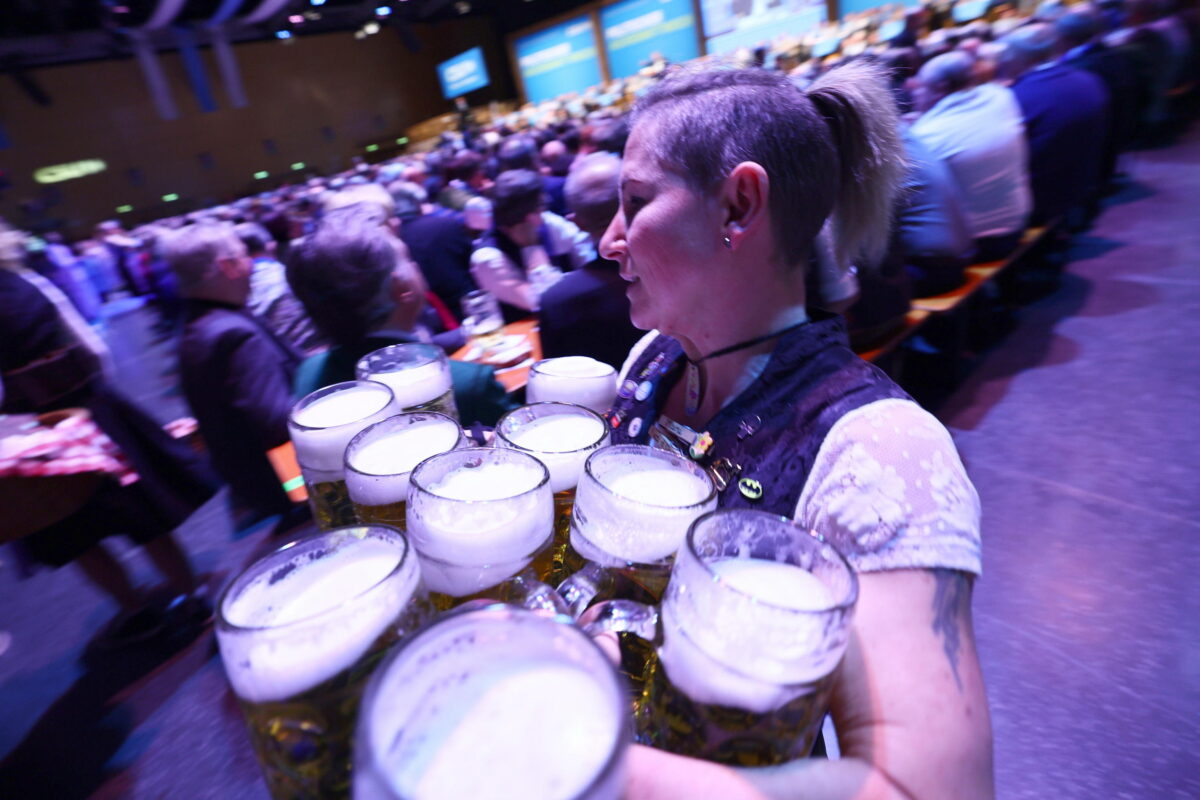 Germania, apre la prima birreria analcolica per l'Oktoberfest di Monaco di Baviera: si chiamerà 'Die Null'