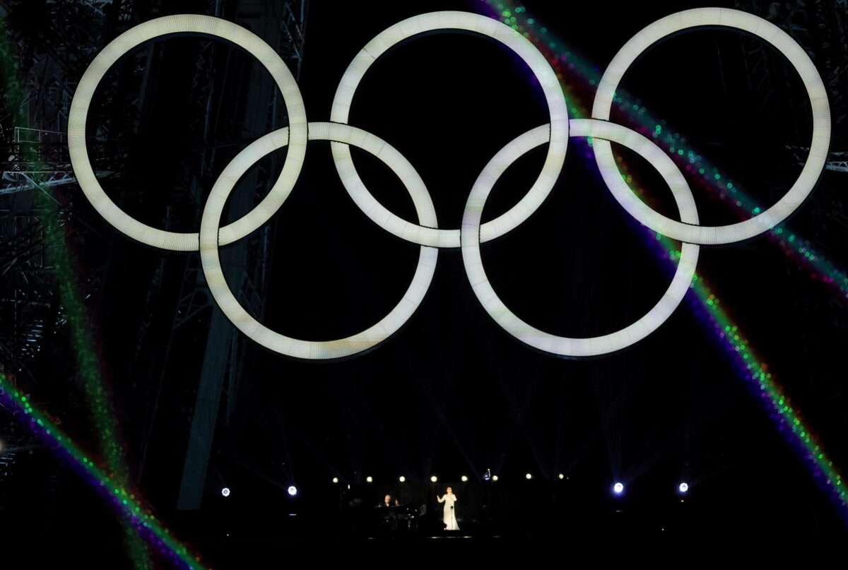 Olimpiadi Parigi 2024: Celine Dion canta “L'Hymne à l'amour'' di Edith Piaf, è ovazione sui social/ VIDEO 